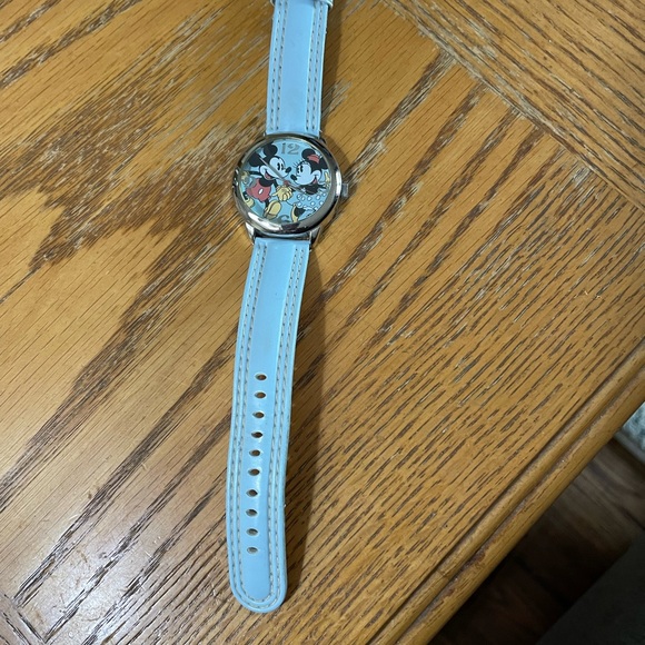 Mickey and Minnie watch - Picture 2 of 4
